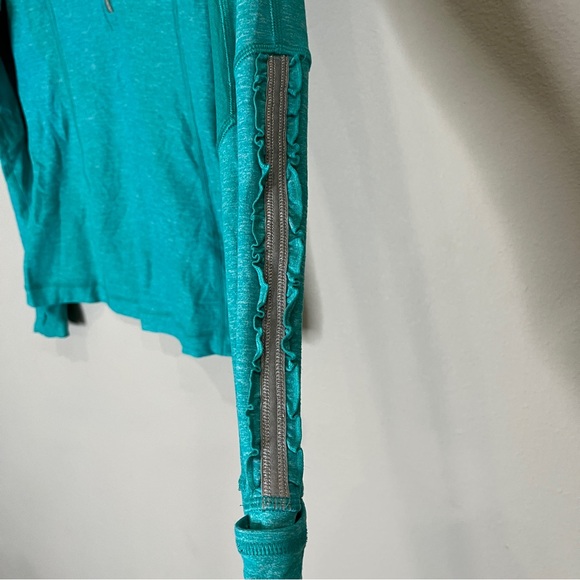 Lululemon Run Dash Half Zip Turquoise Reflective Pullover Size 6 long sleeve - Picture 2 of 8